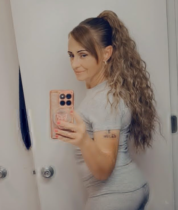 Transform thin or short hair into a voluminous, flowing ponytail instantly